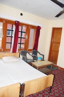 Hotel Lucky Akbar, Srinagar 2